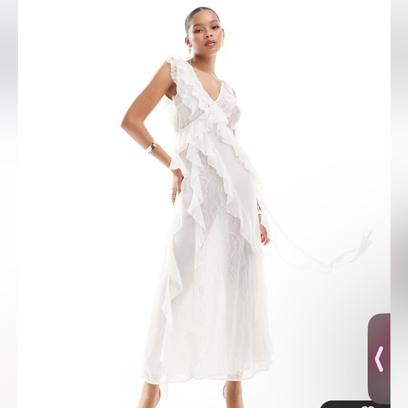 ASOS Miss Selfridge White Flowy Lace Dress - Picture 1 of 3